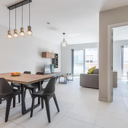 New & Located 3 Double Bedroom - Close To Amenities Apartment Is-Swieqi